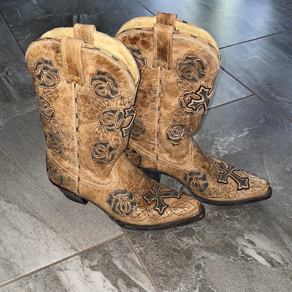 Corral Boots Tan and Black Roses- Women’s 8.5 worn in Good Condition - Picture 1 of 6